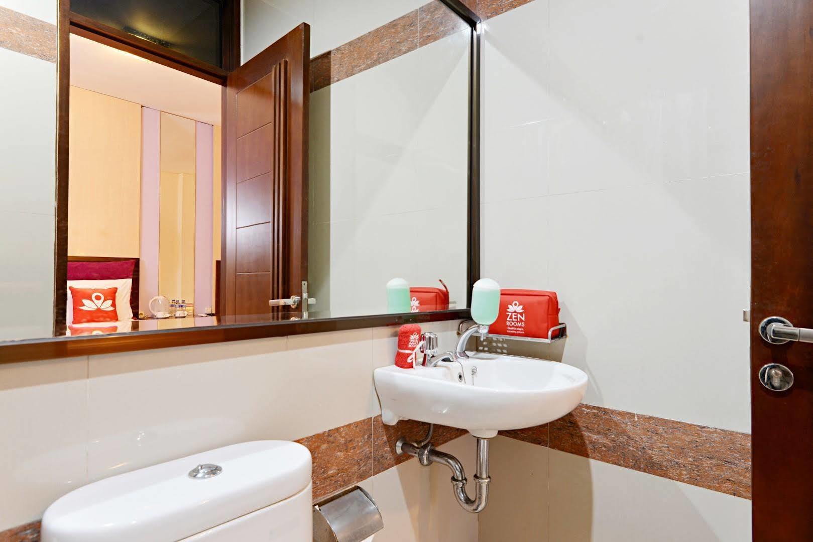 Zen Rooms Riau Natuna Bandung Exterior foto