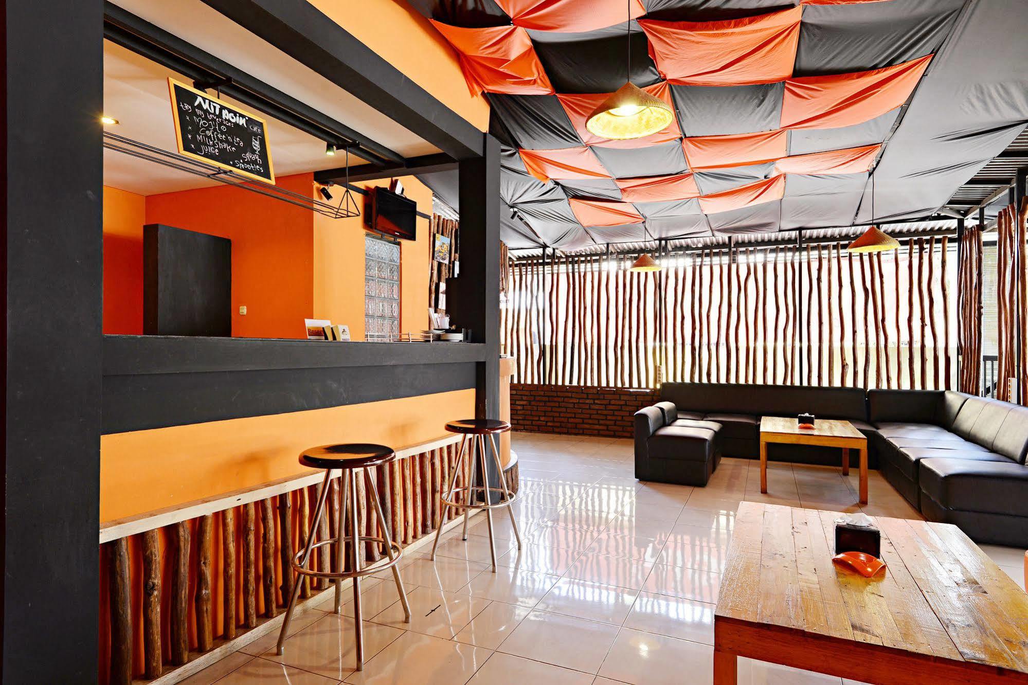 Zen Rooms Riau Natuna Bandung Exterior foto