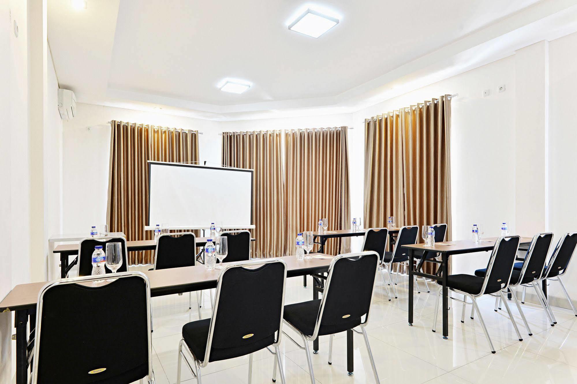 Zen Rooms Riau Natuna Bandung Exterior foto