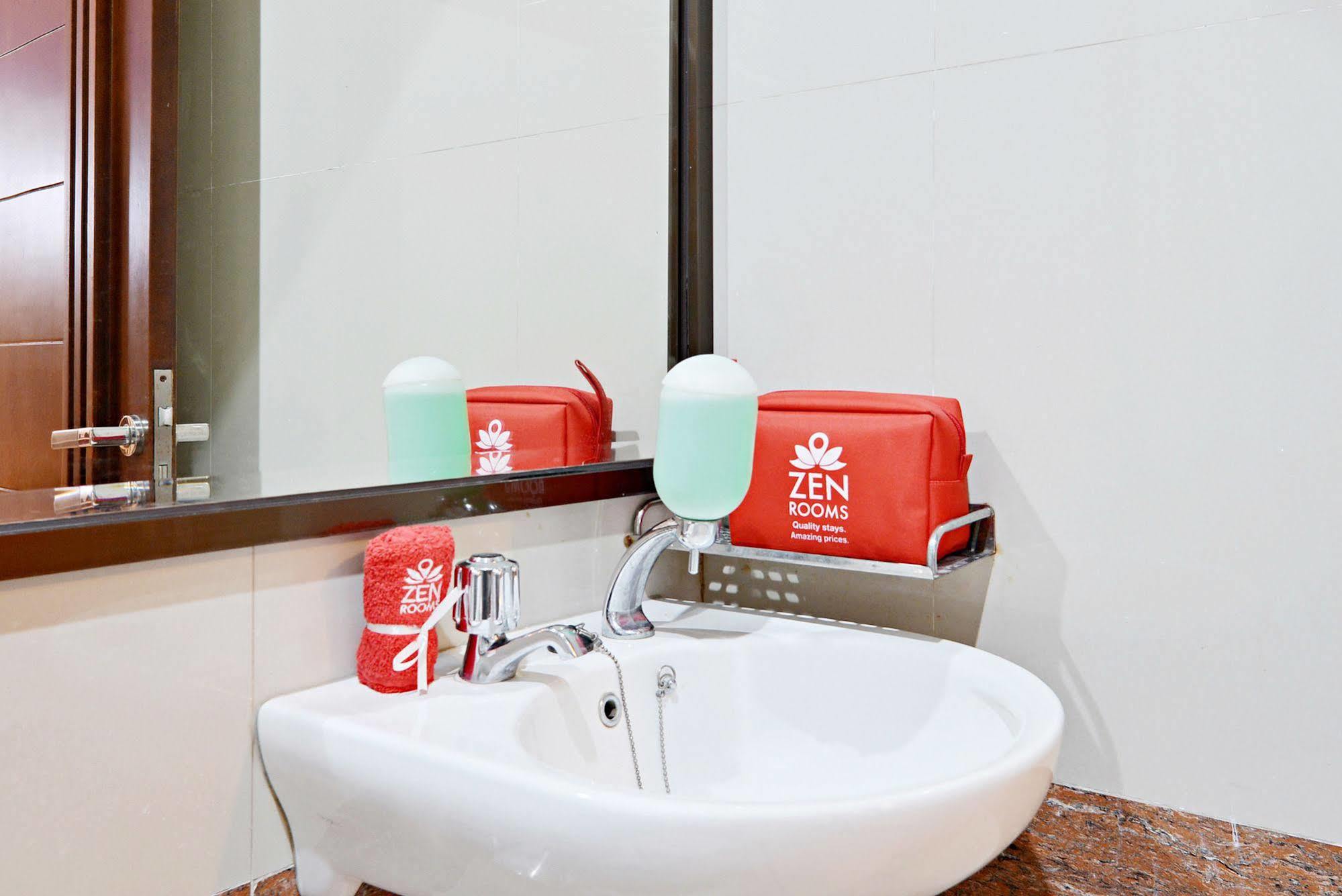 Zen Rooms Riau Natuna Bandung Exterior foto