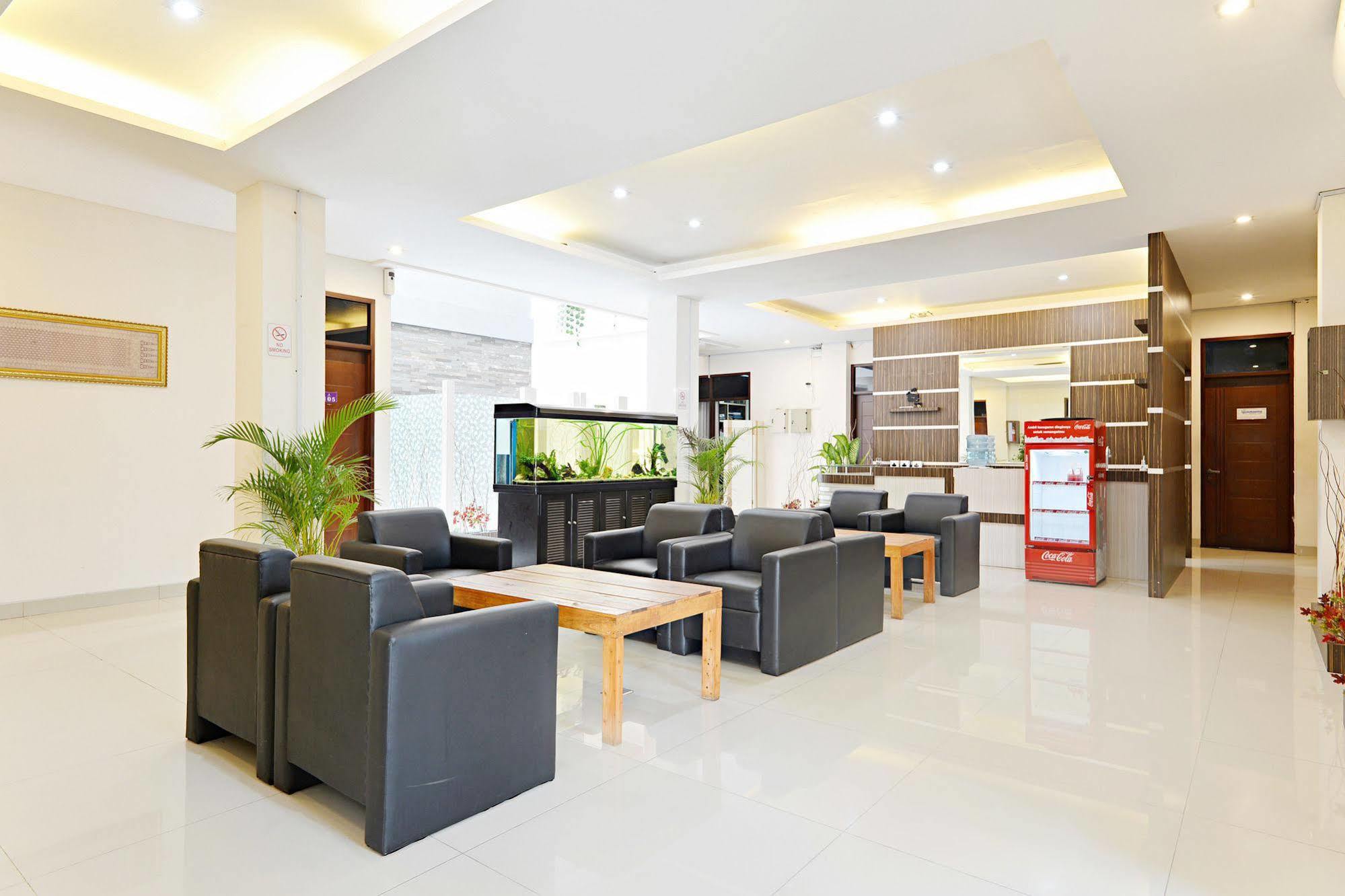 Zen Rooms Riau Natuna Bandung Exterior foto