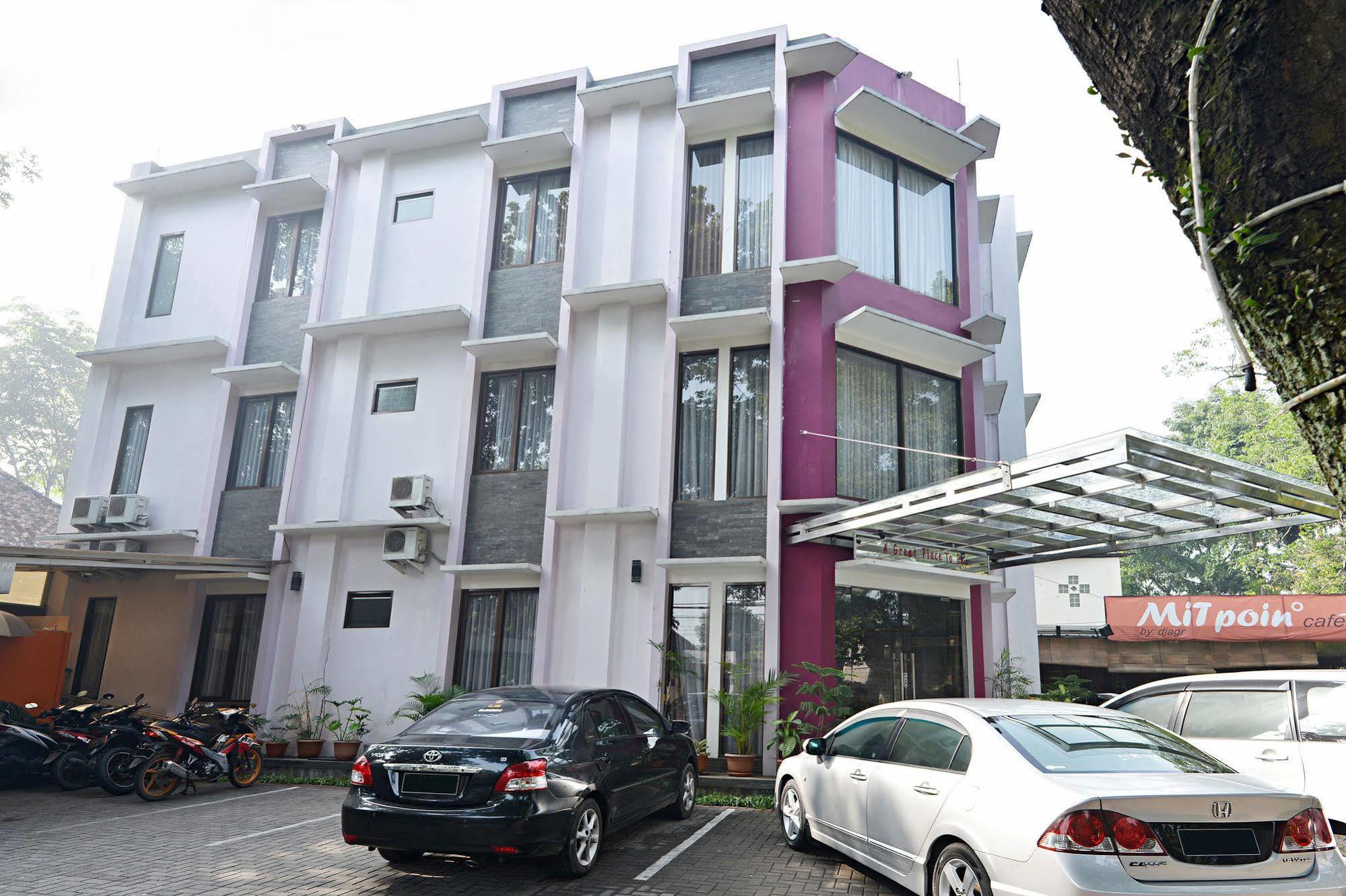 Zen Rooms Riau Natuna Bandung Exterior foto